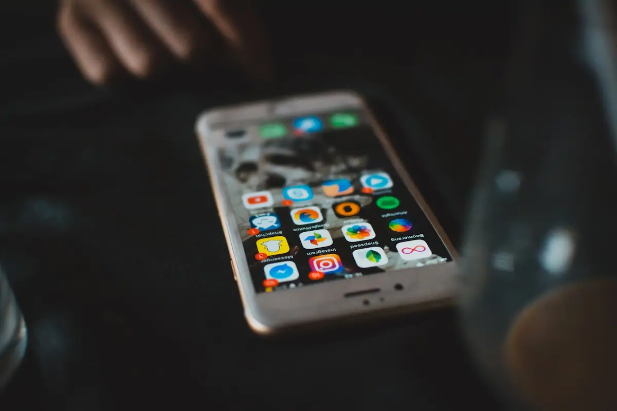 trendy-i-najlepsze-praktyki-w-tworzeniu-aplikacji-ios-i-android