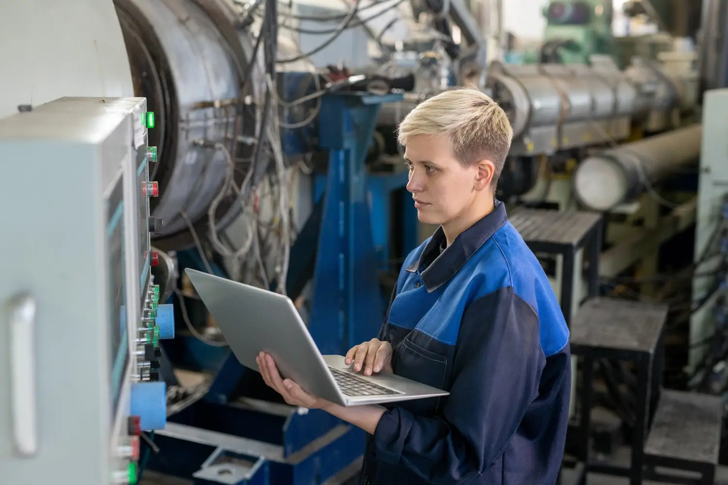 AI w analizie predykcyjnej: przewidywanie awarii i maintenance