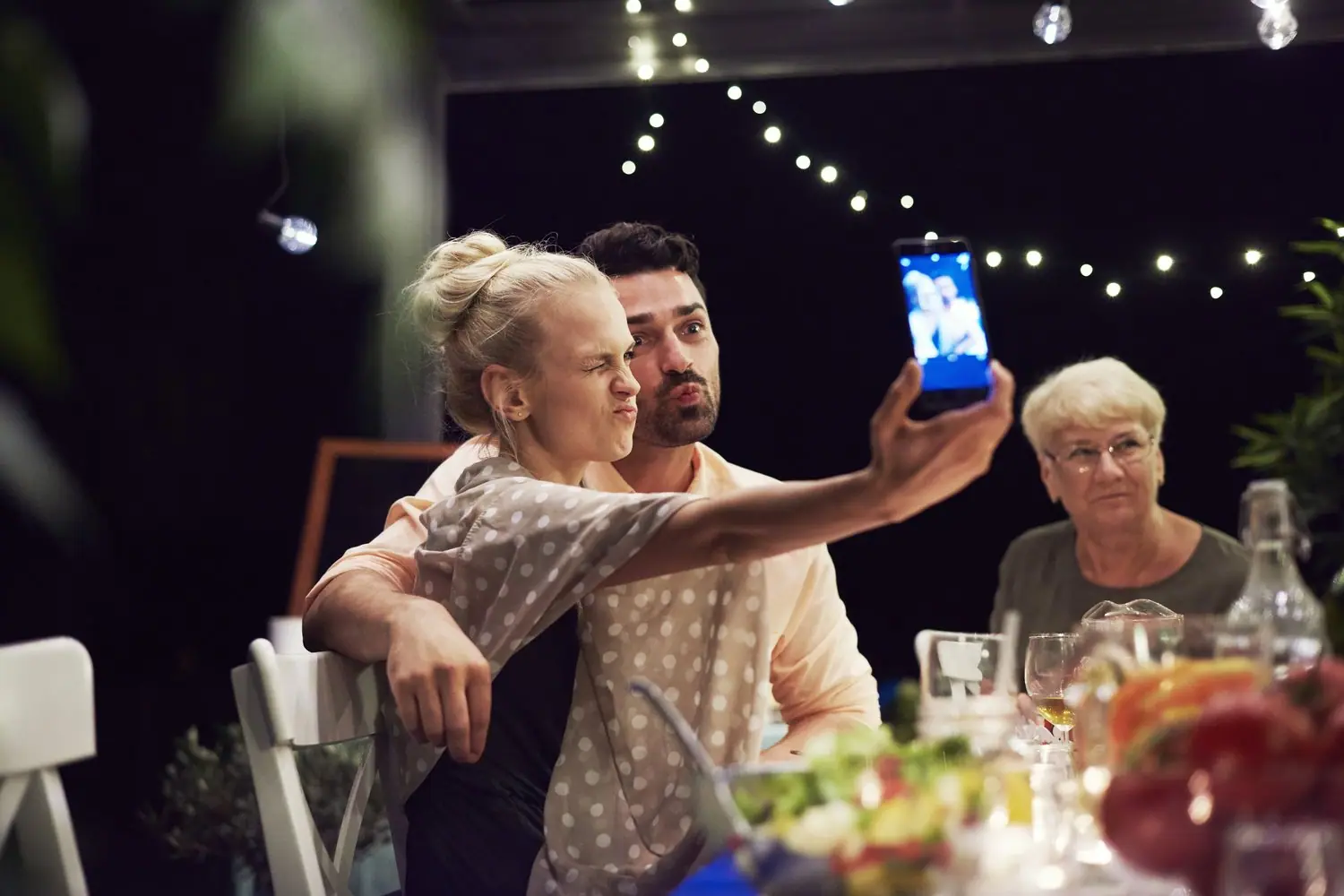 Jak tworzyć angażujące treści na Facebook Stories