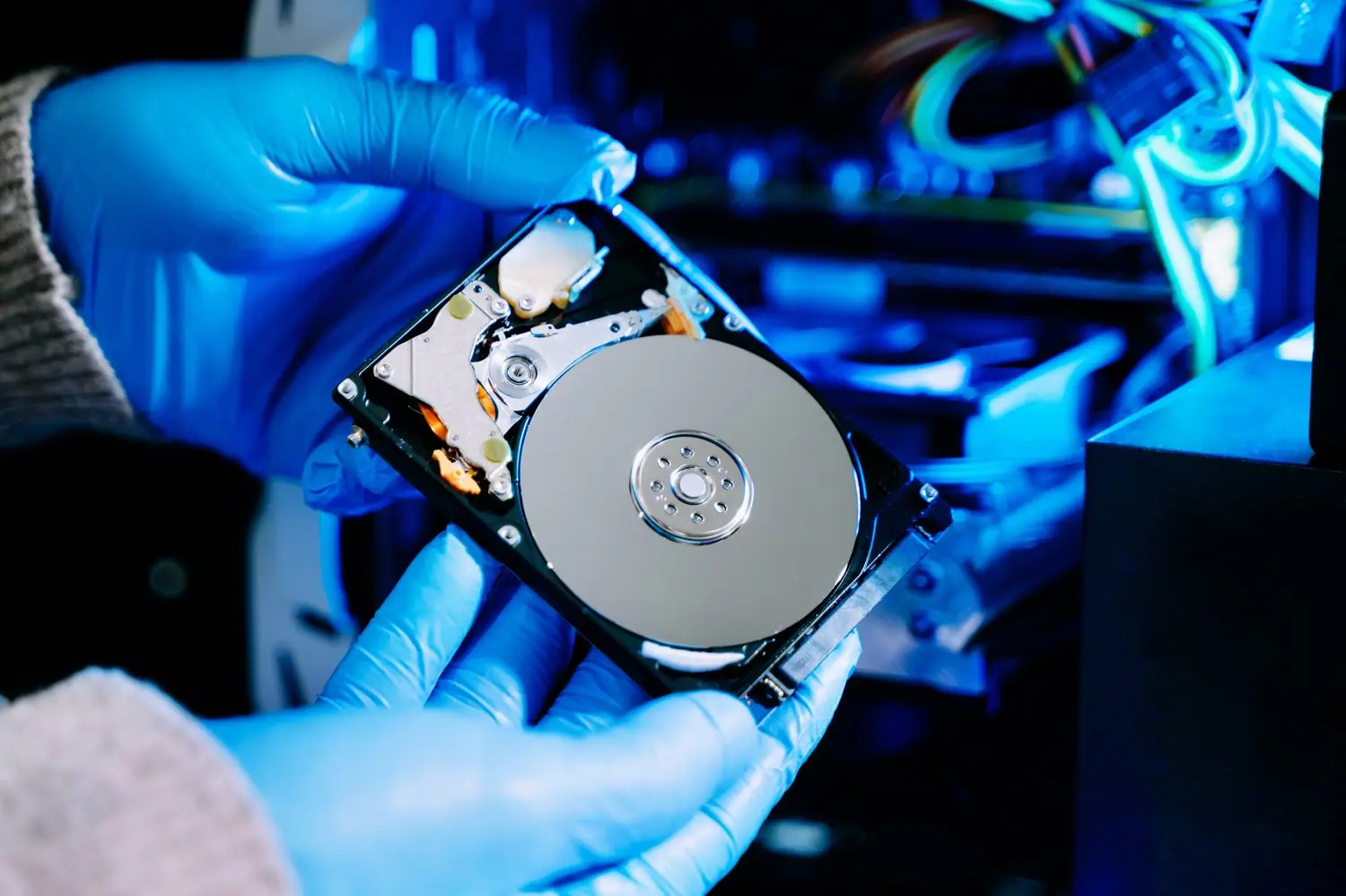 Różnice między dyskiem SSD a HDD - który wybrać do komputera