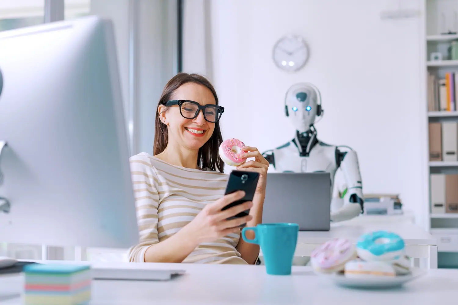Chatbot vs asystent głosowy - które rozwiązanie lepiej sprawdzi się w e-commerce