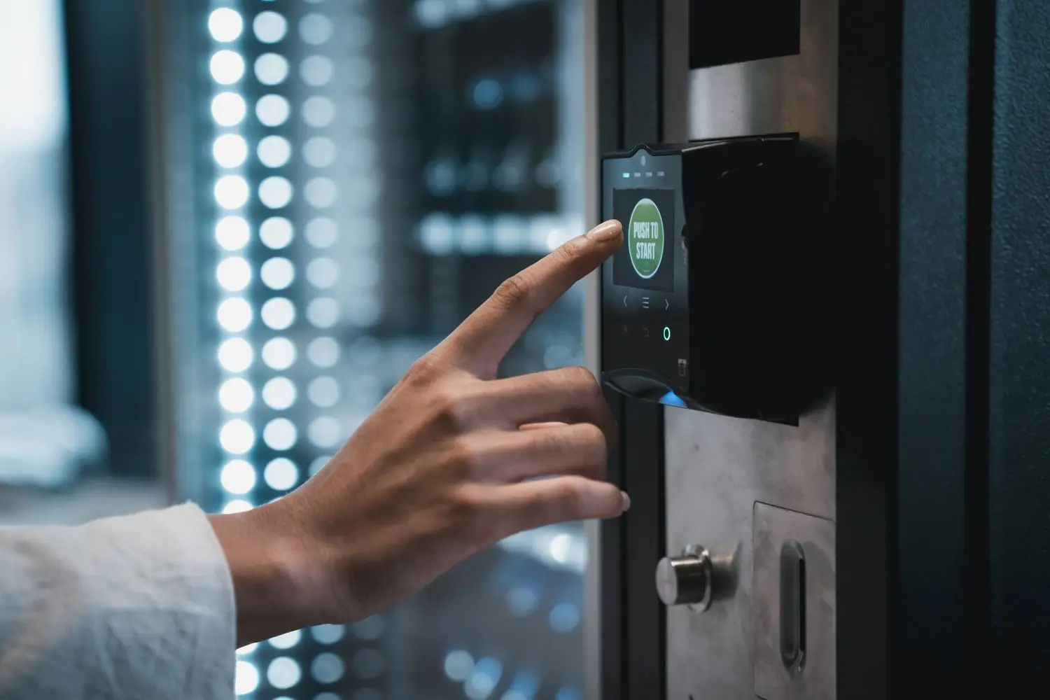 Czym jest biometria wieloczynnikowa i jak zapewnia bezpieczniejszy dostęp do budynków i systemów?